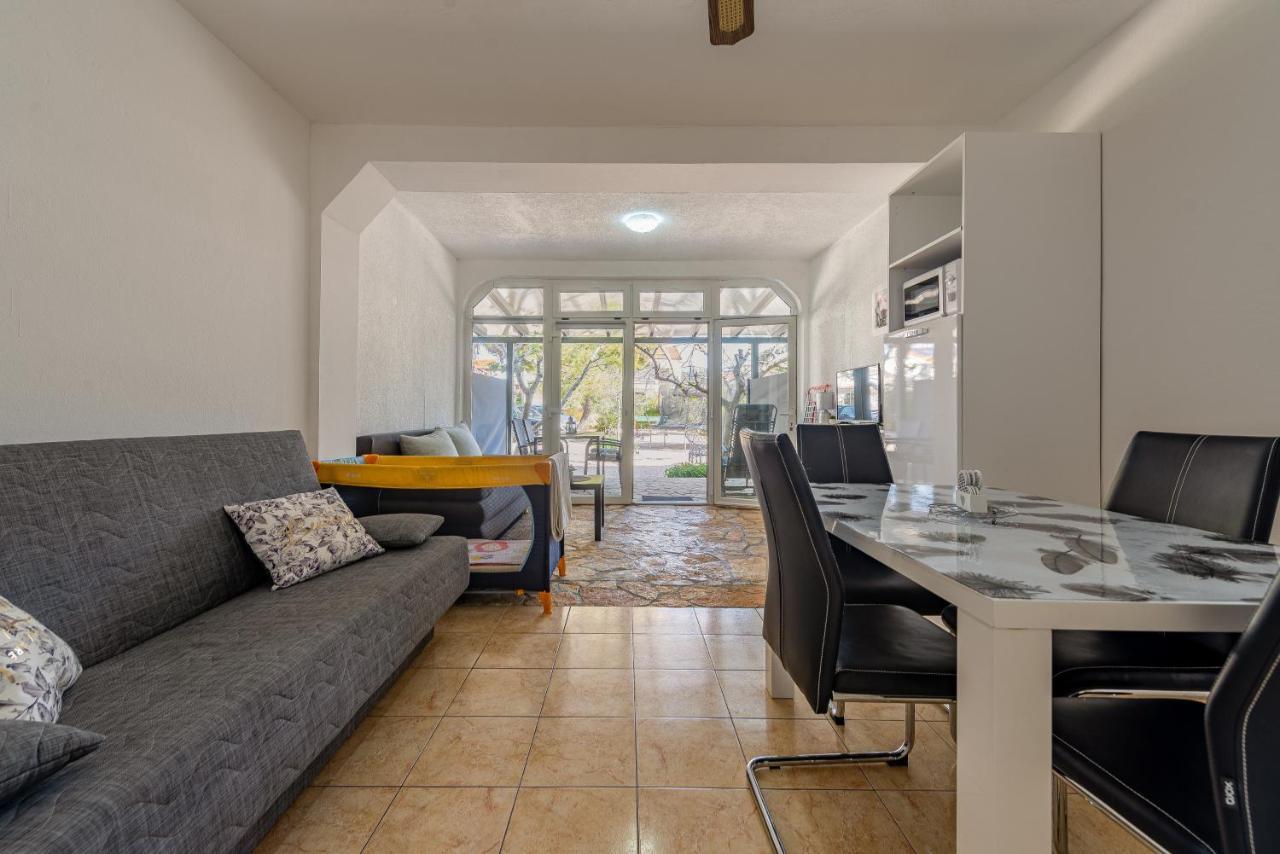 Apartments Villa Agape Vir Ngoại thất bức ảnh